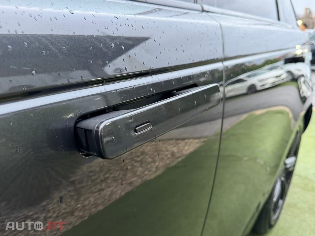 Land Rover Velar 2.0 D200 AWD R-Dynamic SE