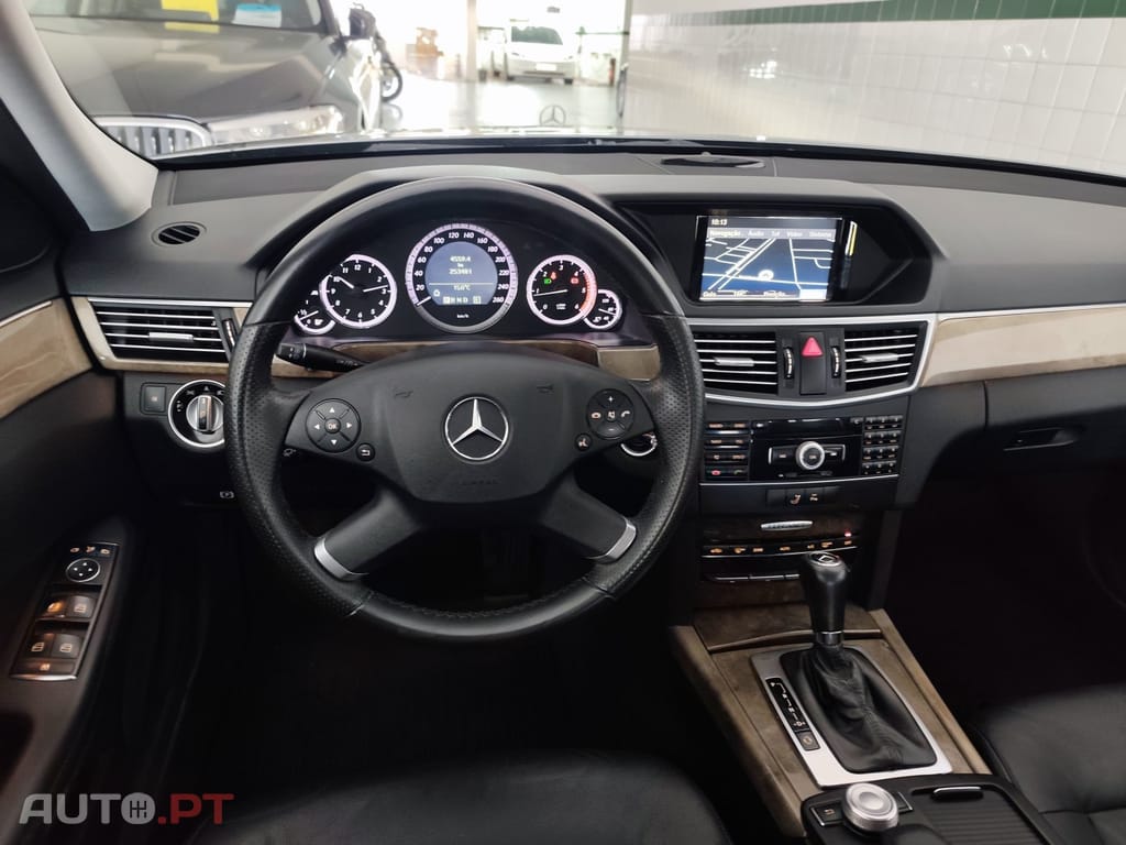 Mercedes-Benz E 250 BlueTEC Elegance Auto. — fotografia 12