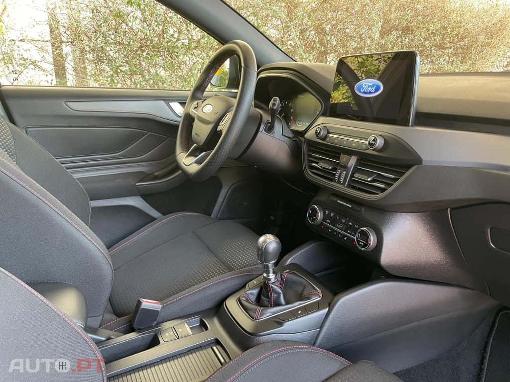 Ford Focus 1.0 EcoBoost MHEV ST-Line X