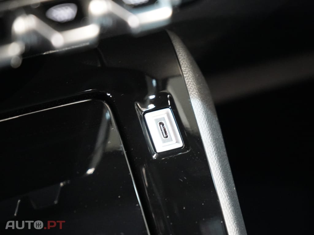 Peugeot 2008 1.2 Hybrid Allure e-DCS6