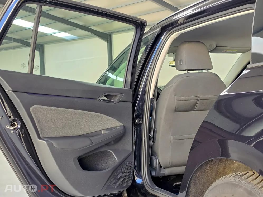 Volkswagen Golf Variant 1.0 eTSI OPF DSG Life — fotografia 33