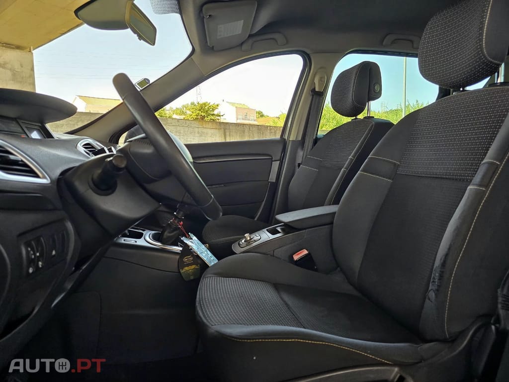 Renault Mégane Scenic 1,5 DCI Dynamique 110Cvs 5 lugares