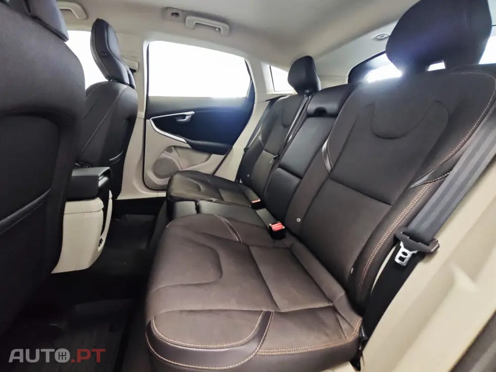 Volvo V40 Cross Country 1.6 D2 Momentum