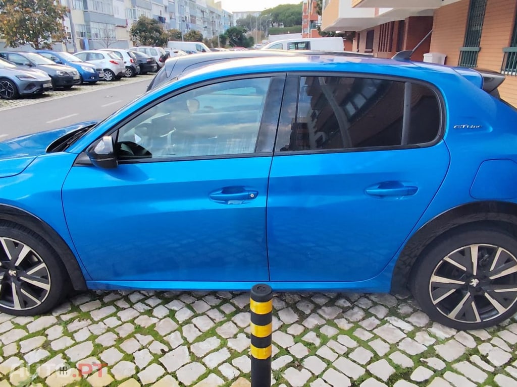 Peugeot 208 Pure Tech 1.2 GT Line