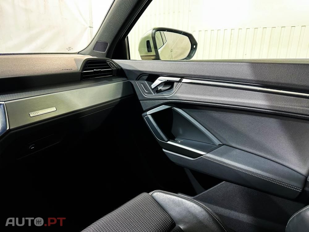 Audi Q3 45 TFSIe S line S tronic