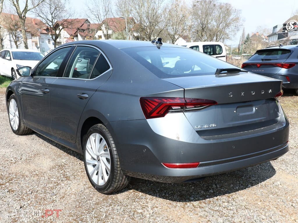 Skoda Octavia PHEV 204CV DSG CAM KEYLESS JANTES18 ASSENTOS AQUECIDOS NOVO 10 KM