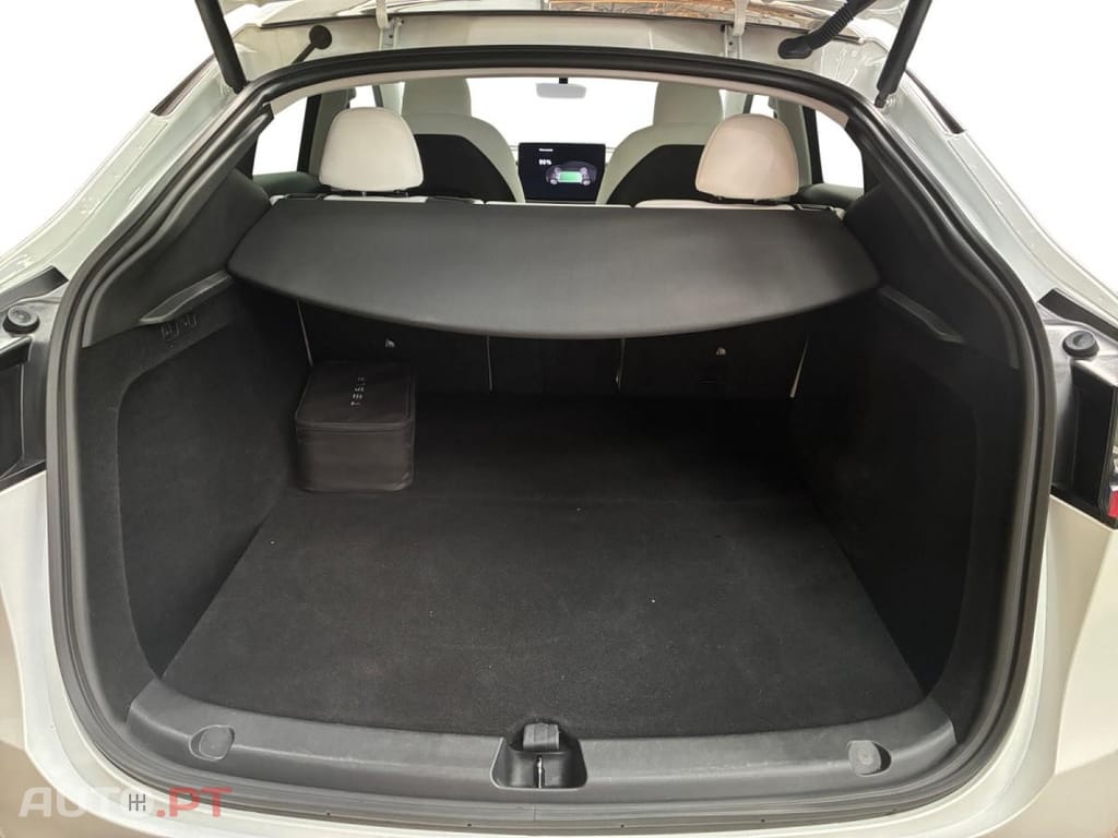 Tesla Model Y Long-Range Dual Motor AWD