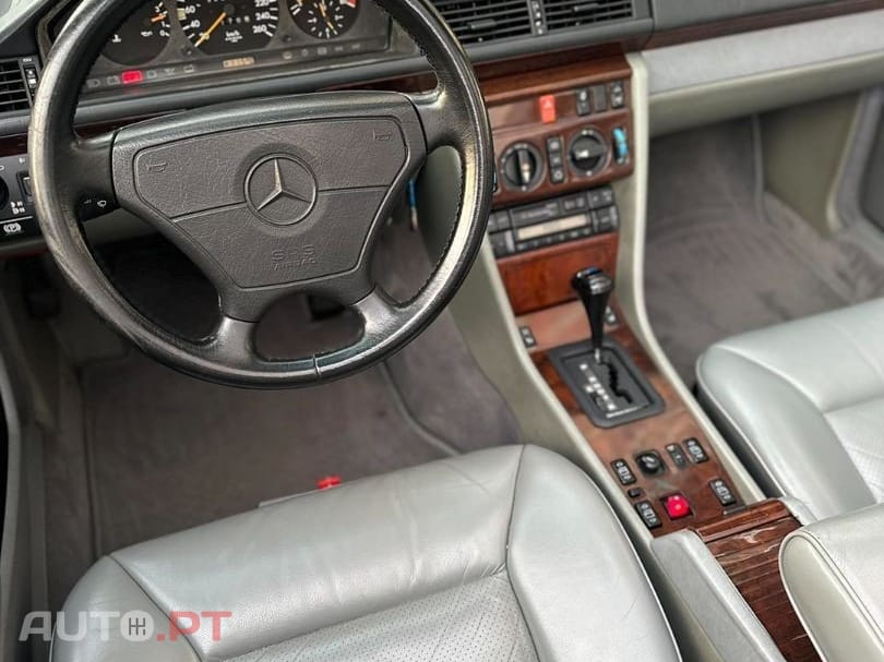 Mercedes-Benz 300 CE-24 Cabriolet
