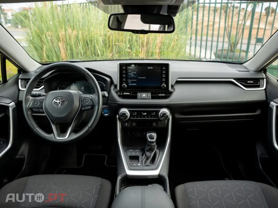 Toyota RAV4 2.5 HDF Comfort — fotografia 10