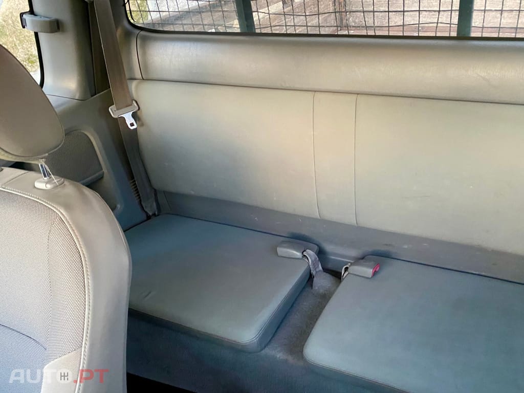 Toyota Hilux 2.5 D-4D 2WD CE PM+AC