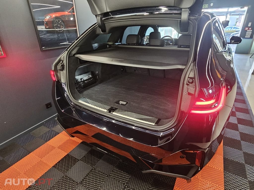 BMW i5 Touring eDrive40