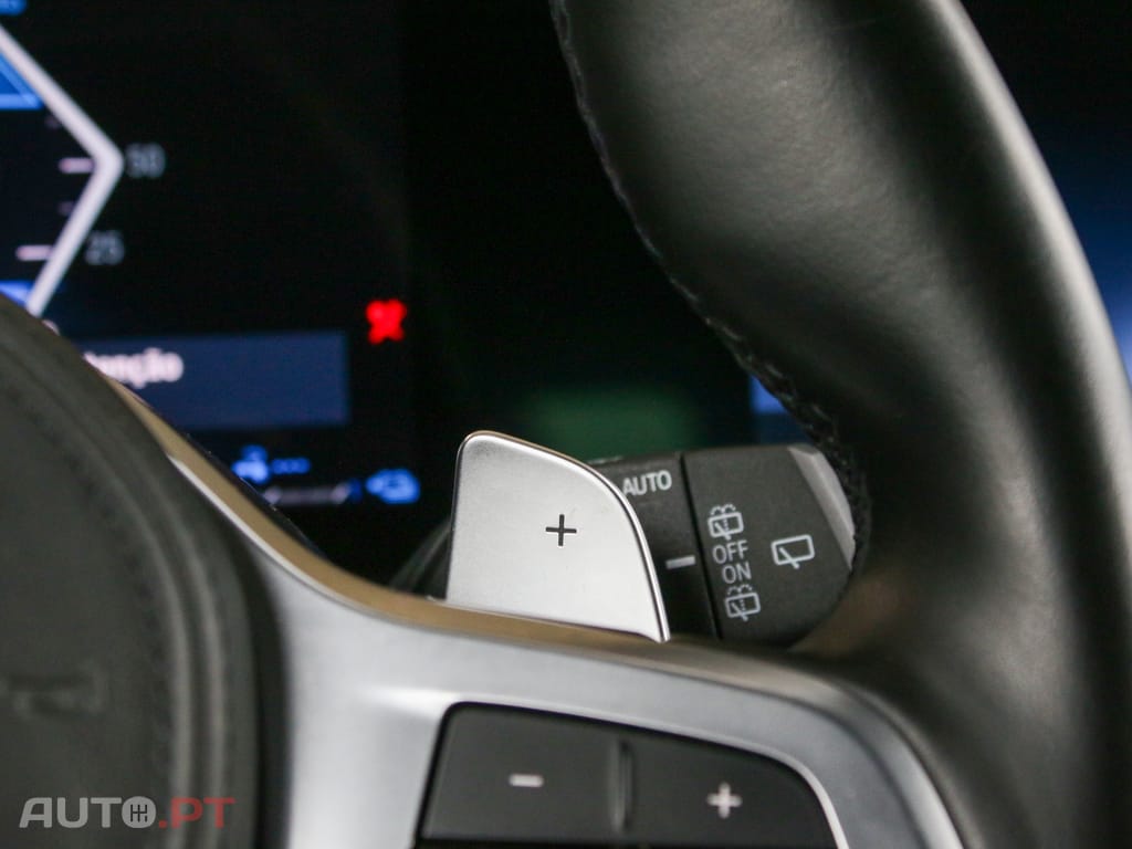 BMW 330 e Touring Pack Desportivo M Auto