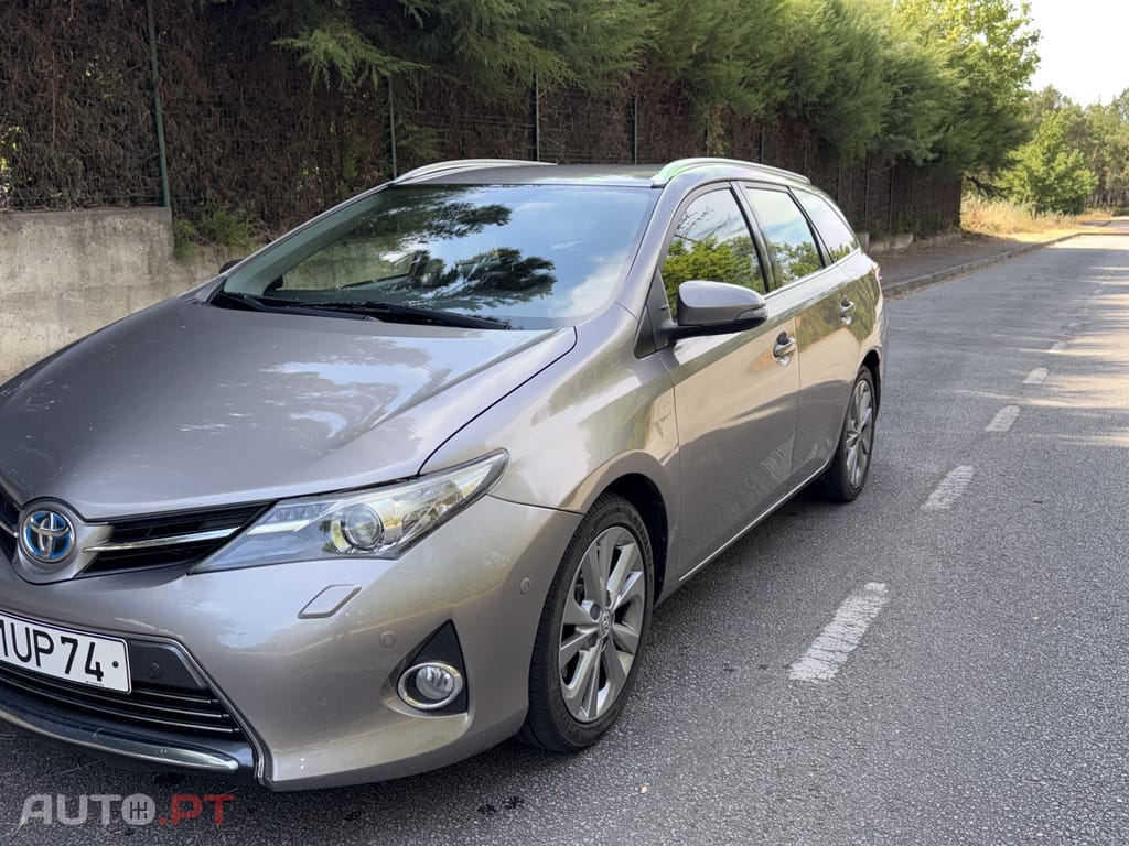Toyota Auris Touring Sports 1.8 Hybrid Executive