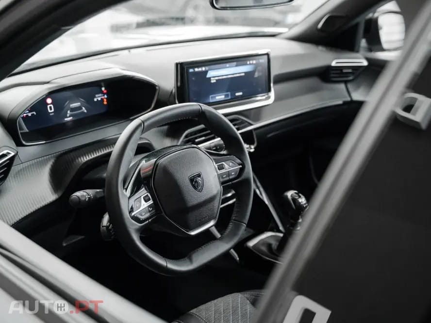 Peugeot 2008 1.2 PureTech Allure