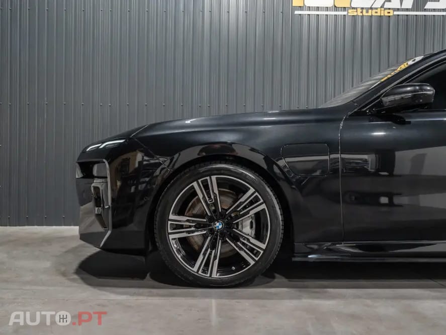 BMW 750 750e xDrive Pack Desportivo M