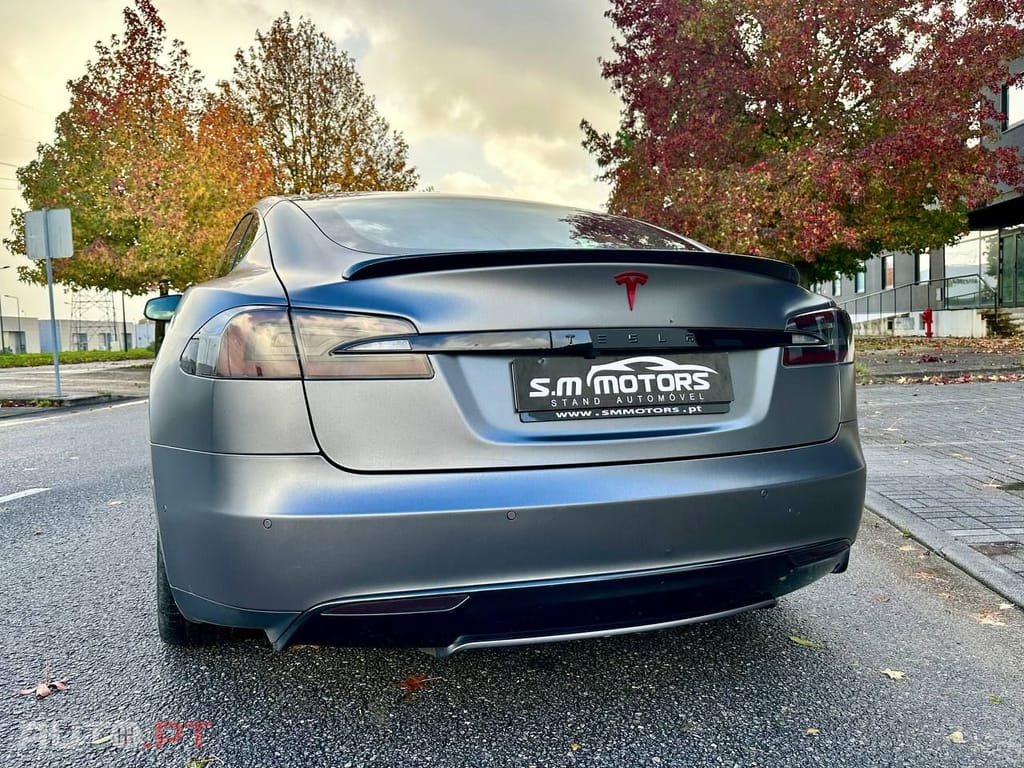 Tesla Model S 85