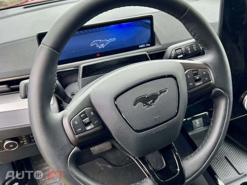 Ford Mustang Mach-E 75.7 kWh Base