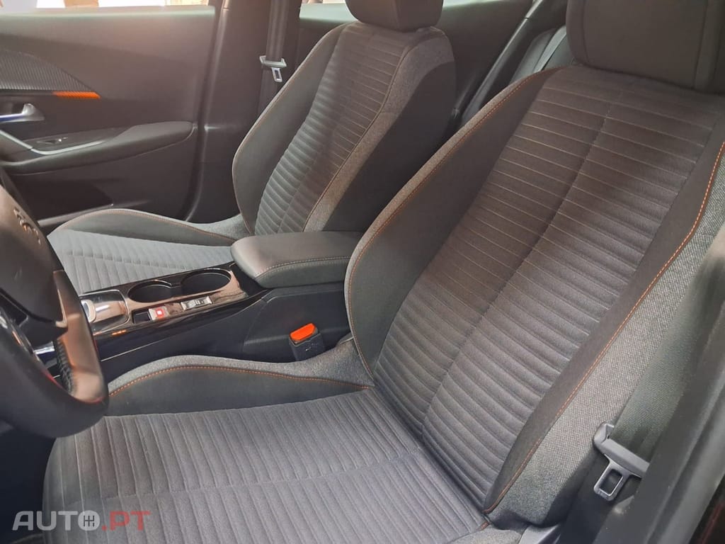 Peugeot 2008 1.2 PureTech Active Pack EAT8
