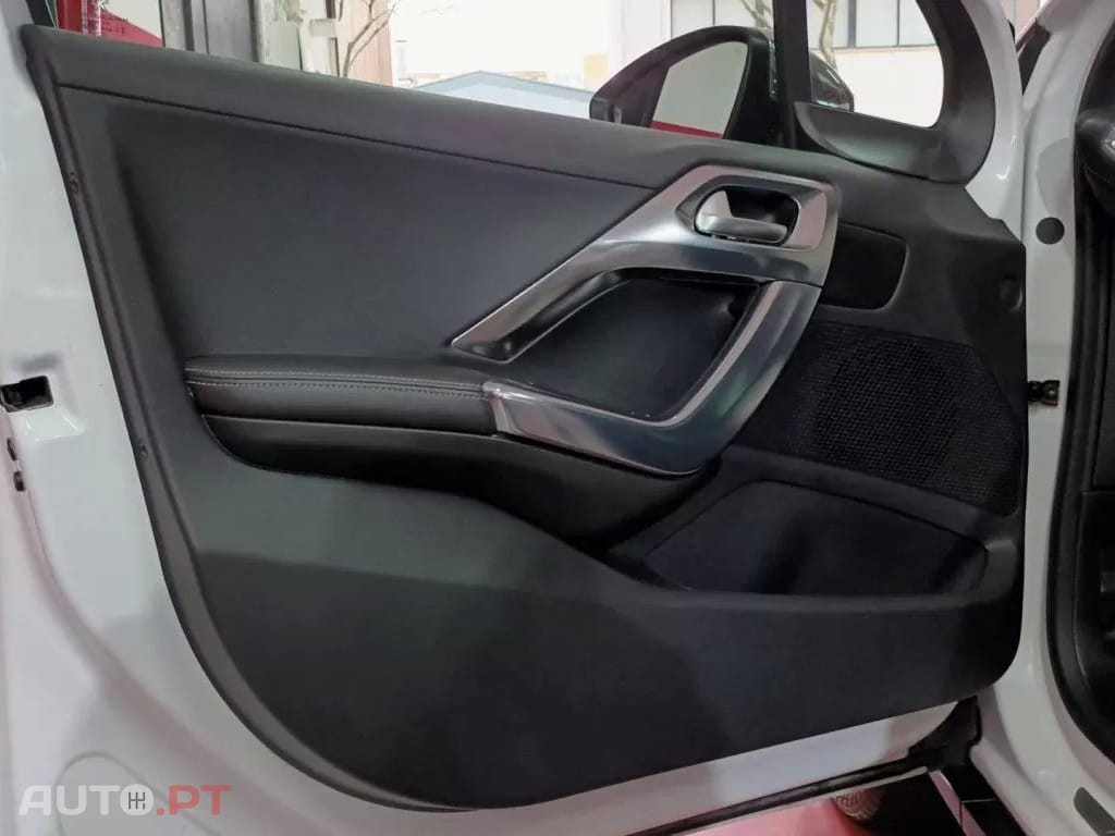 Peugeot 2008 1.2 PureTech Allure