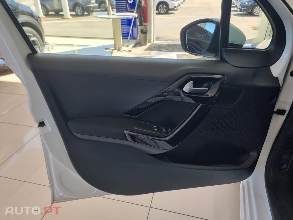 Peugeot 208 1.2 PureTech Signature