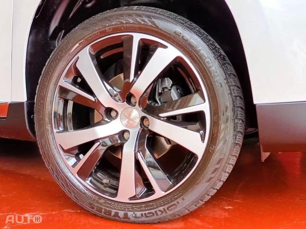 Peugeot 2008 1.2 PureTech Allure