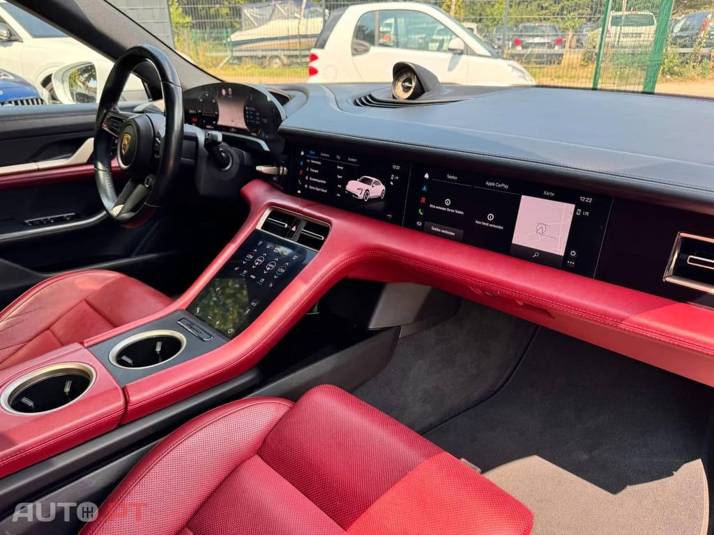 Porsche Taycan Base