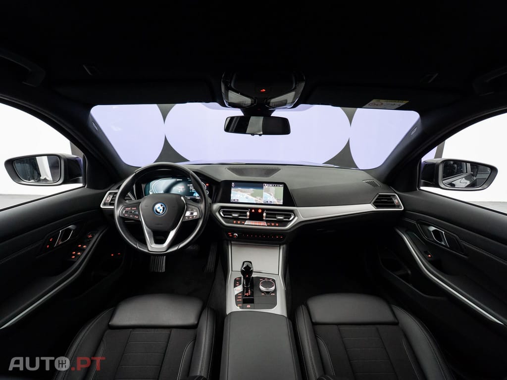 BMW 320 e Touring Corporate Edition Auto