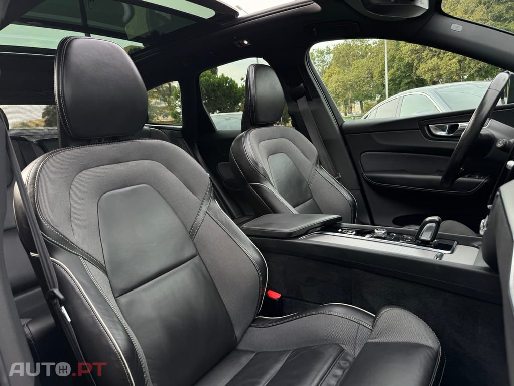 Volvo XC60 2.0 T6 PHEV R-Design AWD