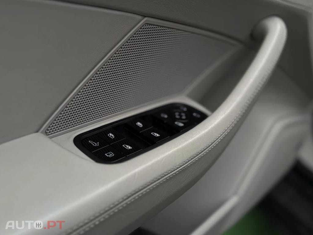 Porsche Panamera 4 E-HYBRID