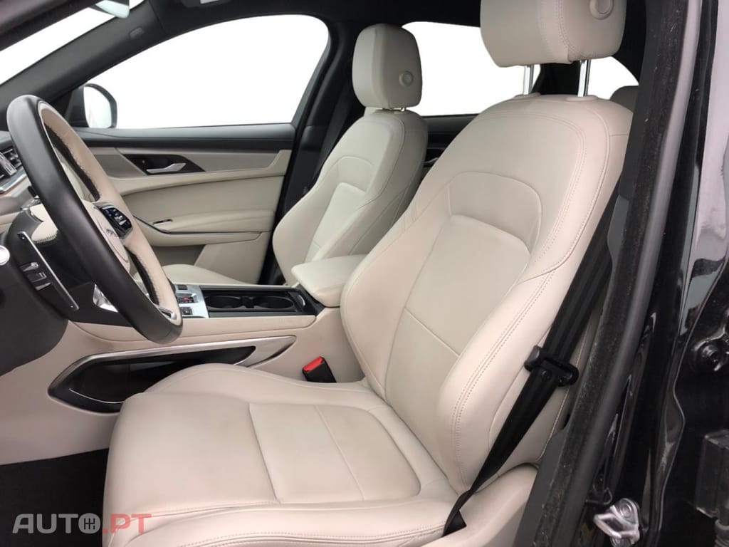Jaguar F-Pace 2.0 P400e AWD