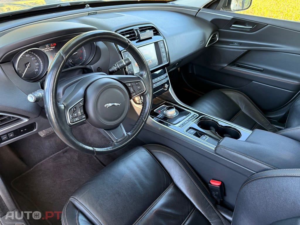 Jaguar XE 2.0 D Prestige Aut.