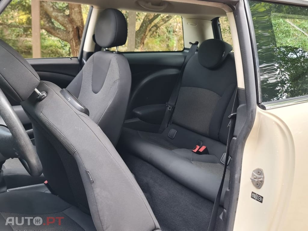 MINI Cooper Cooper D