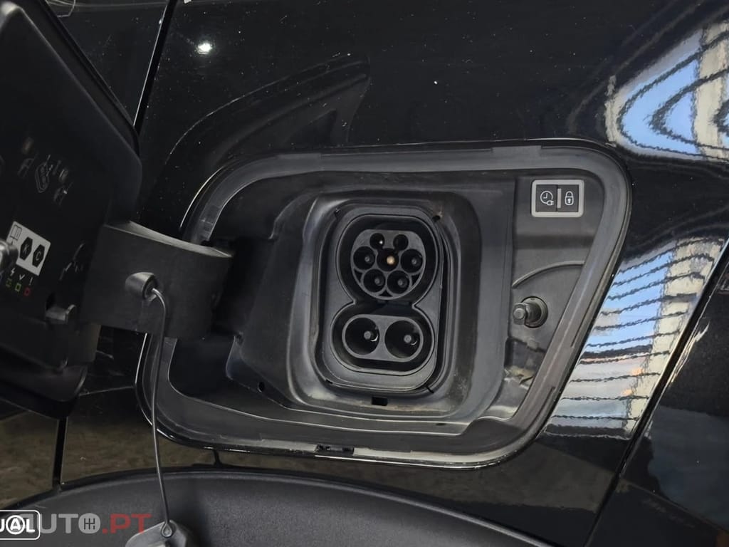 Peugeot E-2008 Active