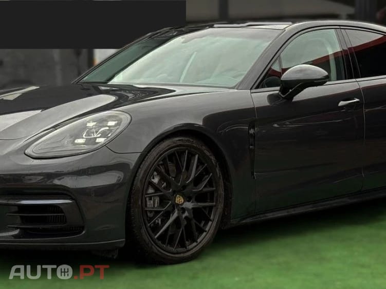 Porsche Panamera 4 E-HYBRID