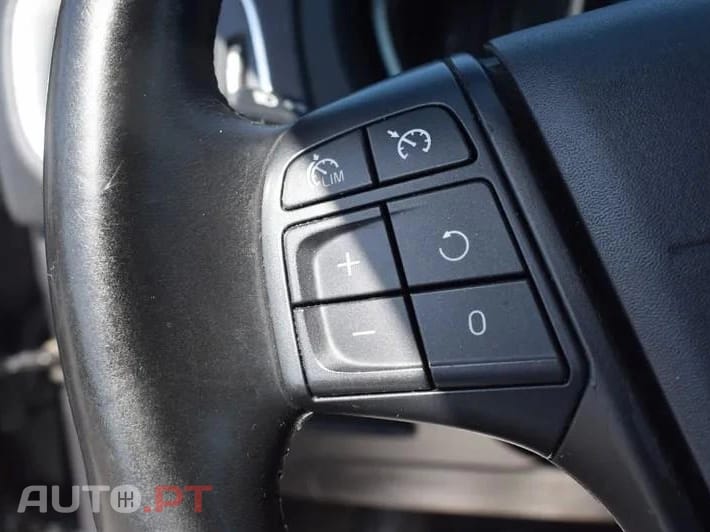 Volvo V40 Cross Country Outro