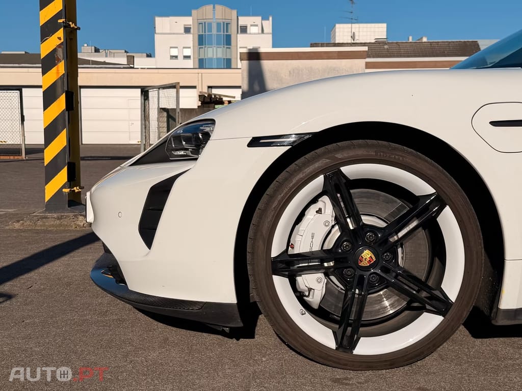 Porsche Taycan Carbon