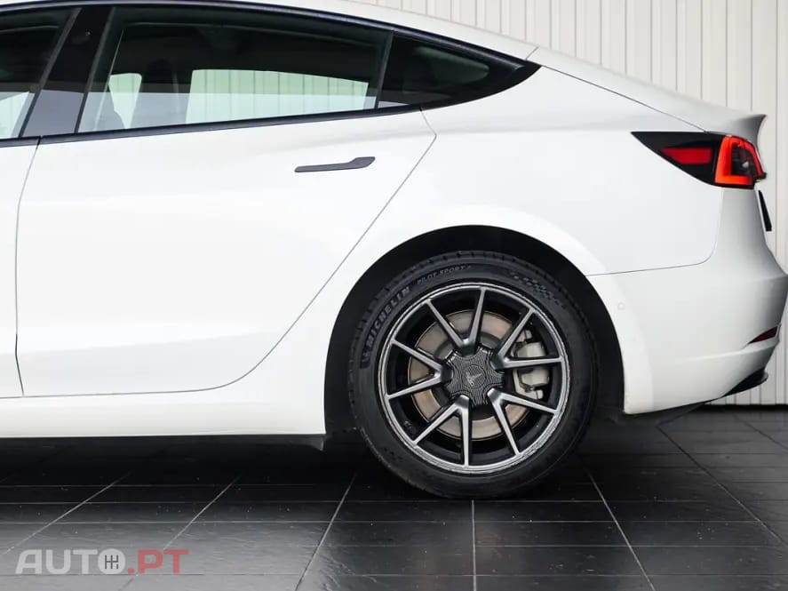 Tesla Model 3 Long Range AWD Dual Motor