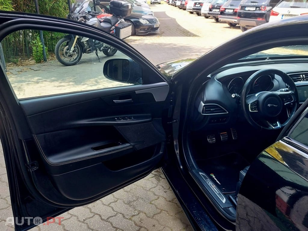 Jaguar XE 2.0 D R-Sport