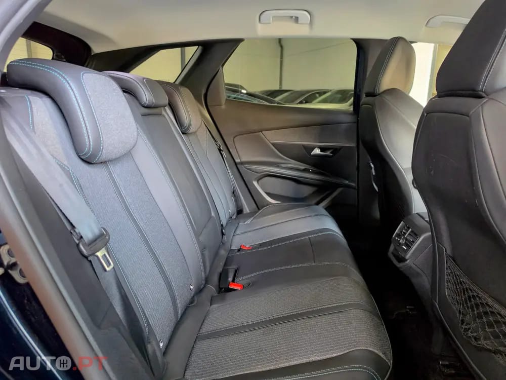 Peugeot 3008 1.6 Hybrid Allure e-EAT8