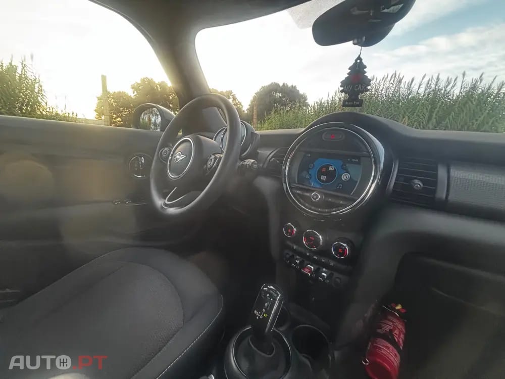MINI Cooper Cooper Premium Yours Auto
