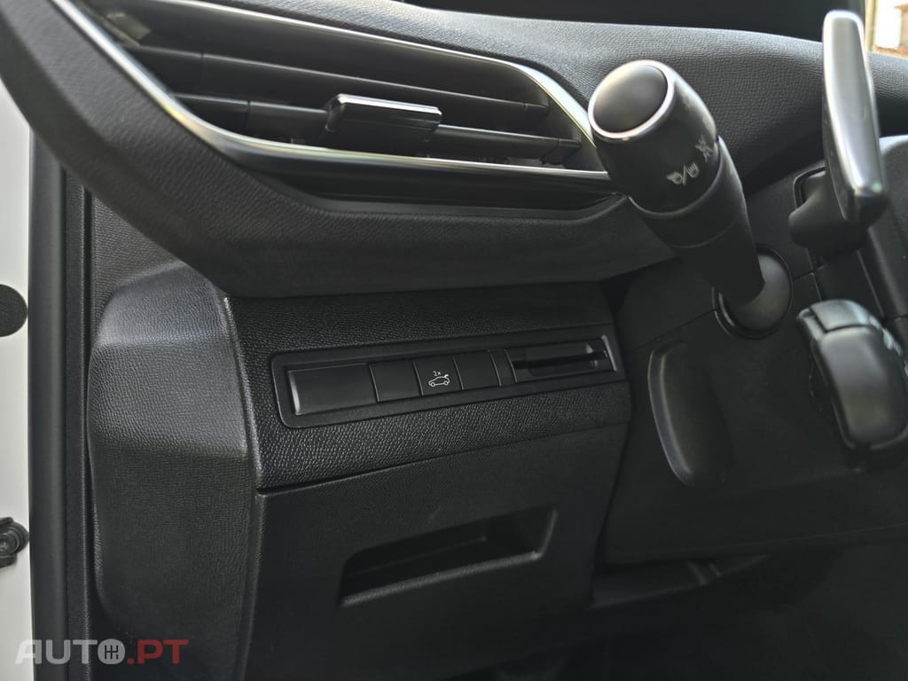 Peugeot 3008 1.2 PureTech Allure EAT8