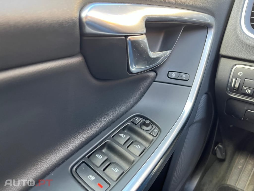 Volvo V60 2.0 D2 Momentum