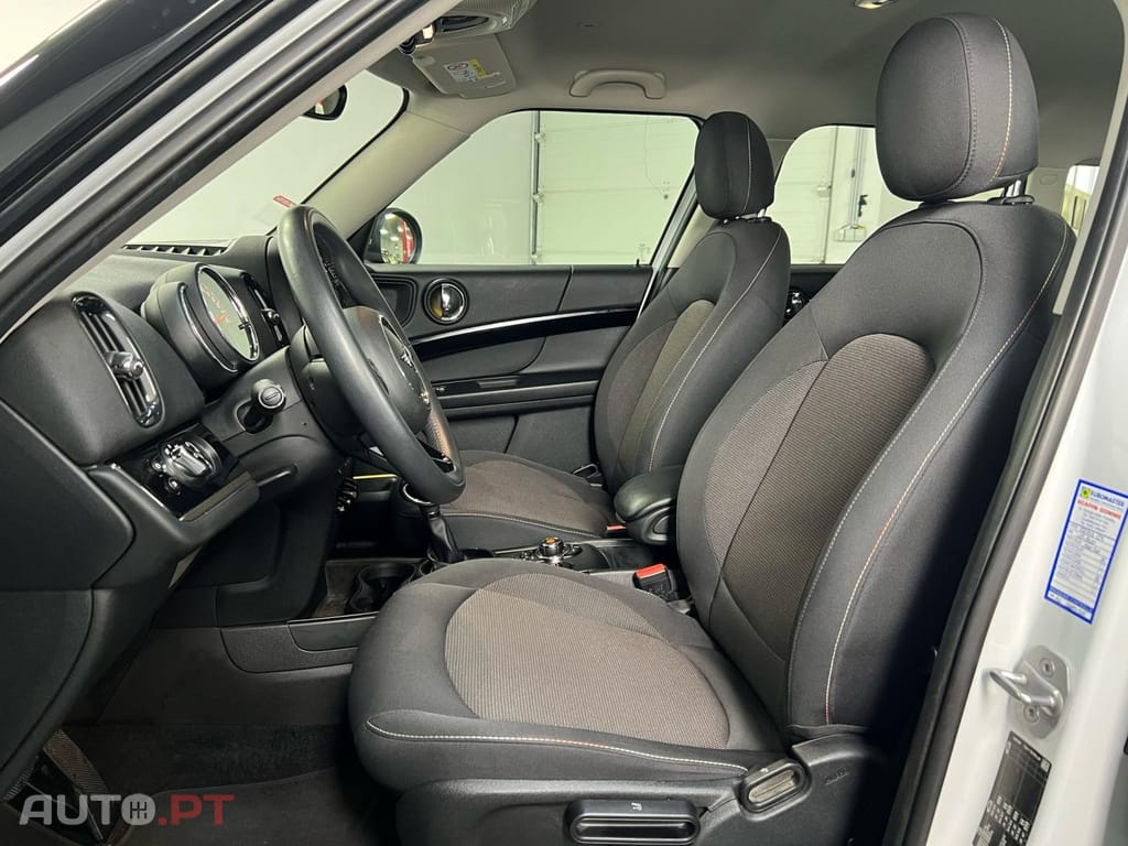 MINI Countryman Cooper S E ALL4 Auto — fotografia 8