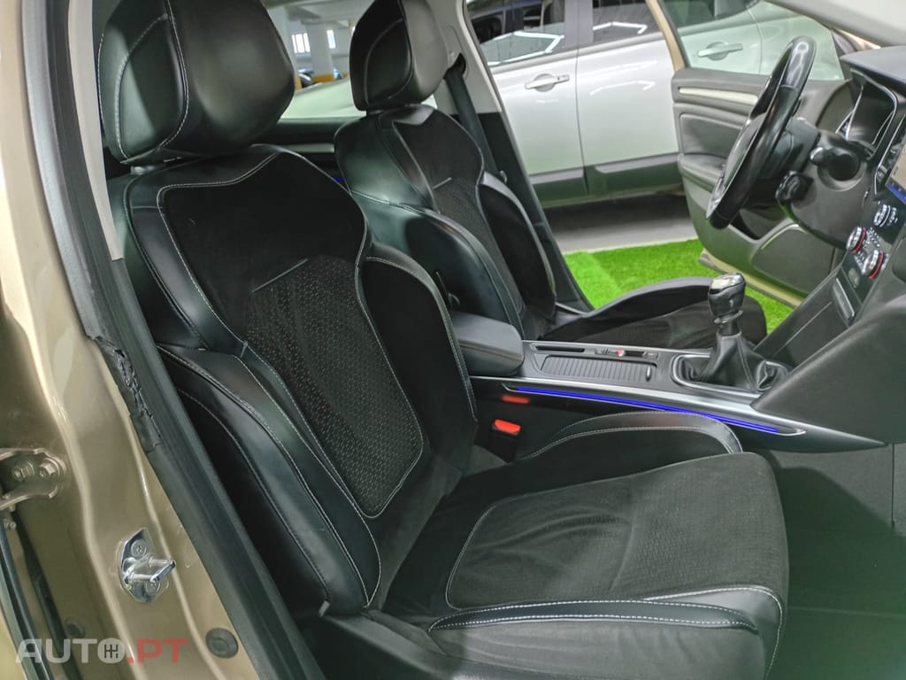 Renault Clio Outro