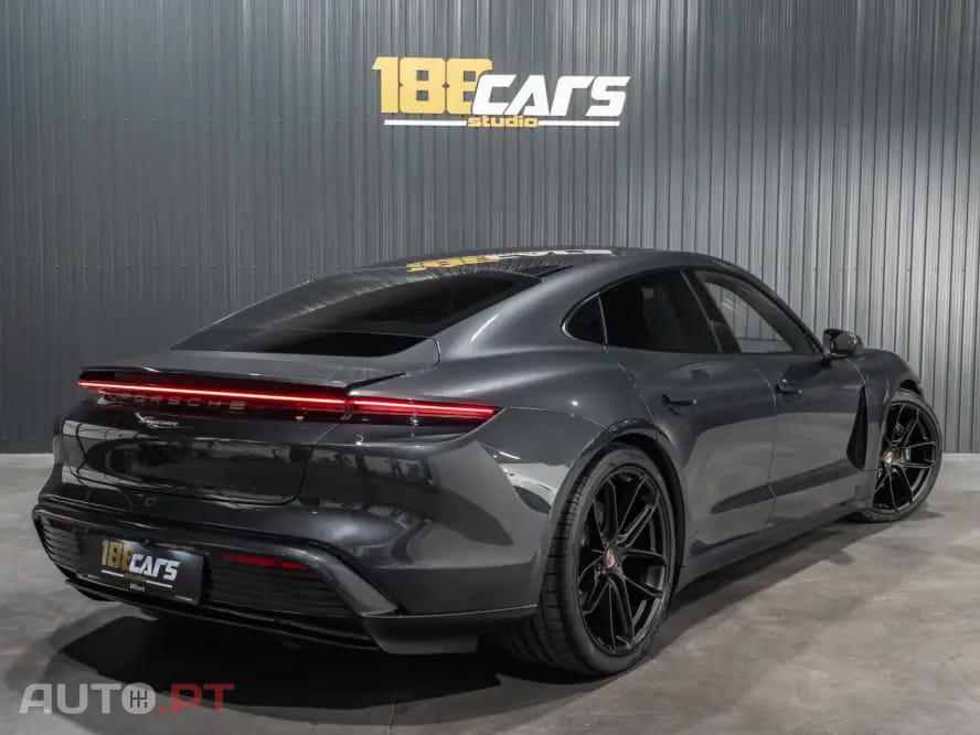 Porsche Taycan 4
