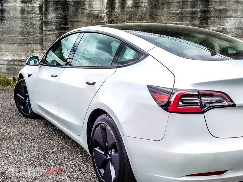 Tesla Model 3 Standard Range Plus RWD