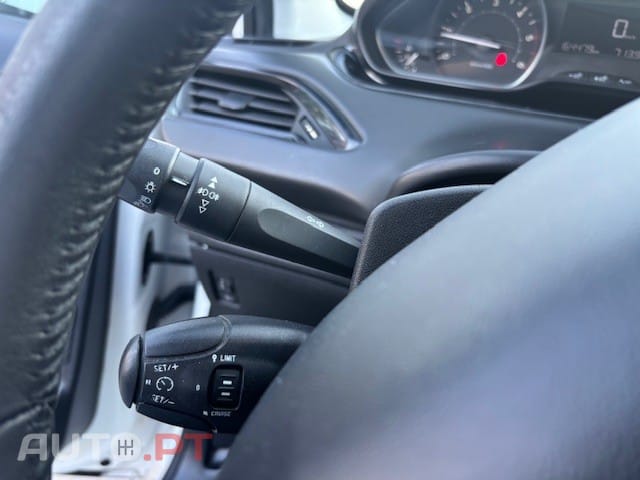 Peugeot 208 1.6 BlueHDi Style