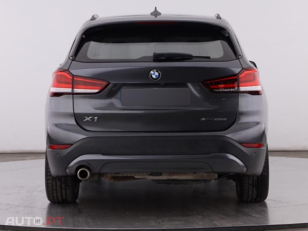 BMW X1 25 e xDrive — fotografia 5