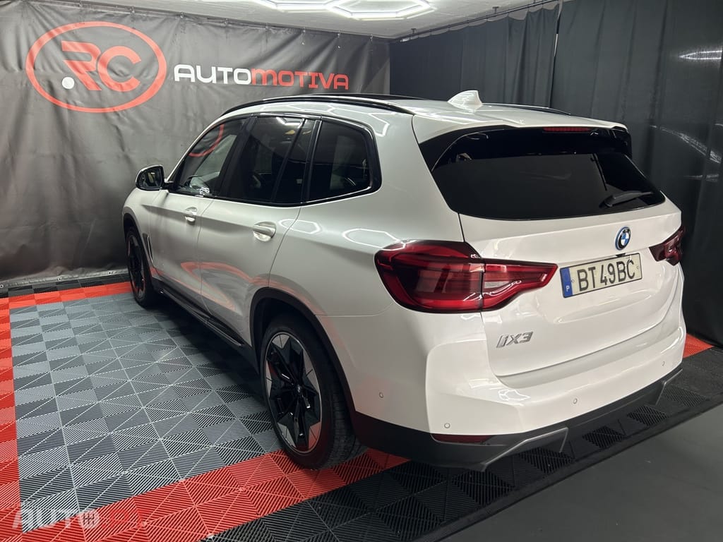 BMW iX3 Impressive Dark Shadow