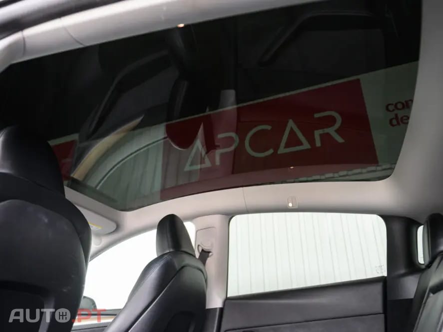 Tesla Model Y Long Range RWD